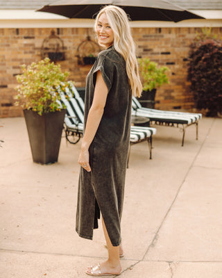 Sweetest Glance Midi Dress In Charcoal