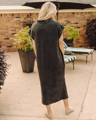 Sweetest Glance Midi Dress In Charcoal